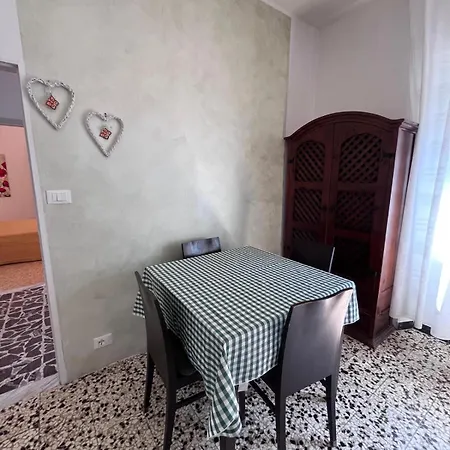 Tuscan Space 2 Master Beds & Separate Living & Separate Kitchen Apartment *