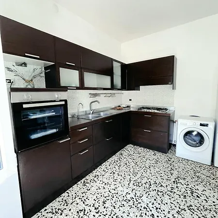 Apartment Tuscan Space 2 Master Beds & Separate Living & Separate Kitchen *