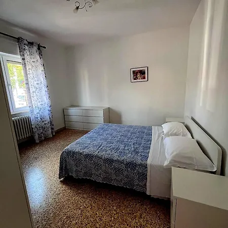 Tuscan Space 2 Master Beds & Separate Living & Separate Kitchen *