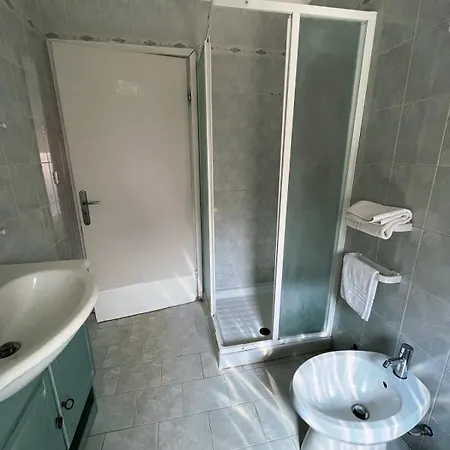 Tuscan Space 2 Master Beds & Separate Living & Separate Kitchen Apartment *