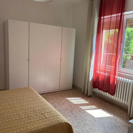 Tuscan Space 2 Master Beds & Separate Living & Separate Kitchen דירה