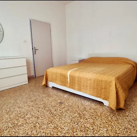 Tuscan Space 2 Master Beds & Separate Living & Separate Kitchen Apartment
